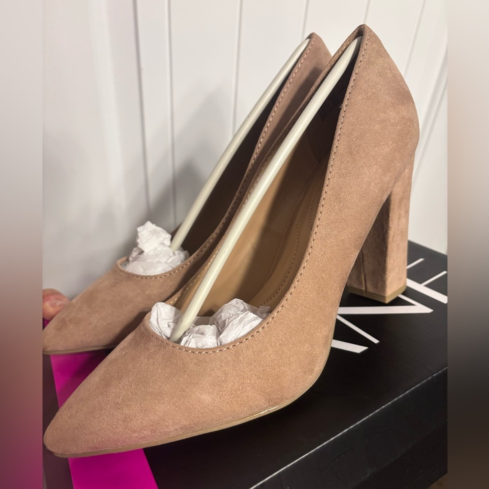 Women’s Lane Bryant Elegant Suede Pointed Toe Hummus Tan Pumps- Chunky Heel 10W